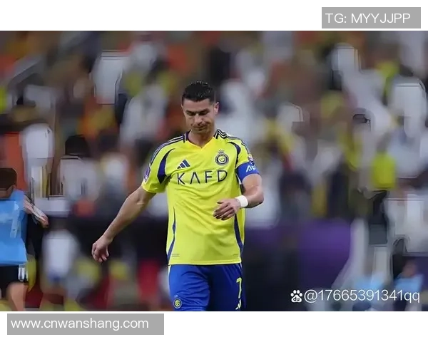 足坛巨星冲突升级赛场火药味浓聚焦恩怨与荣耀对决