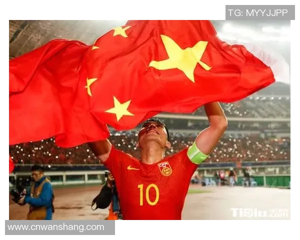 足球巨星赛后身披国旗高举荣耀展现民族自豪与体育精神