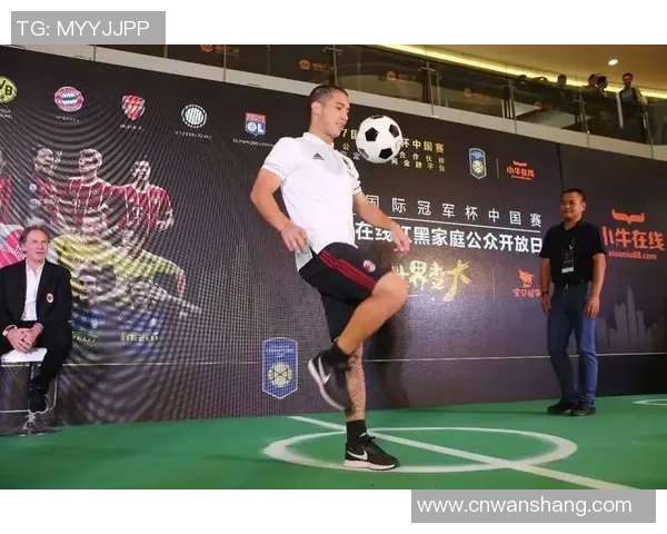 足球球星赠送限量版球鞋给球迷引发热烈反响与关注 足球球星赠送限量版球鞋给球迷引发热烈反响与关注