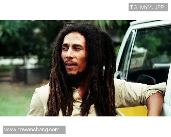 长发脏辫男足球星的魅力与个性解析他如何通过发型展现独特风格 长发脏辫男足球星的魅力与个性解析他如何通过发型展现独特风格